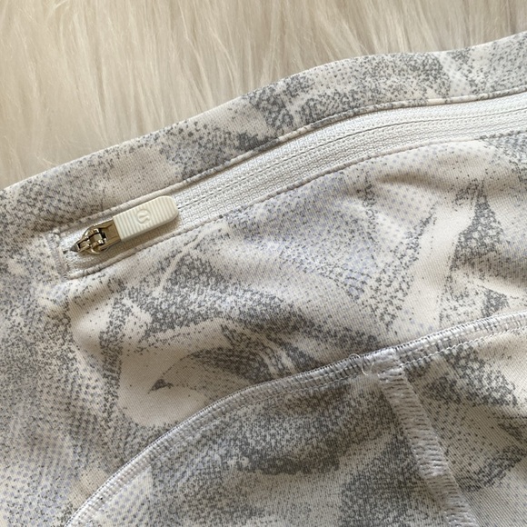 Lululemon Speed Up Tight 6 - Picture 8 of 10